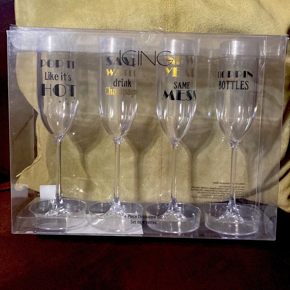 New Years drink ware set of 4